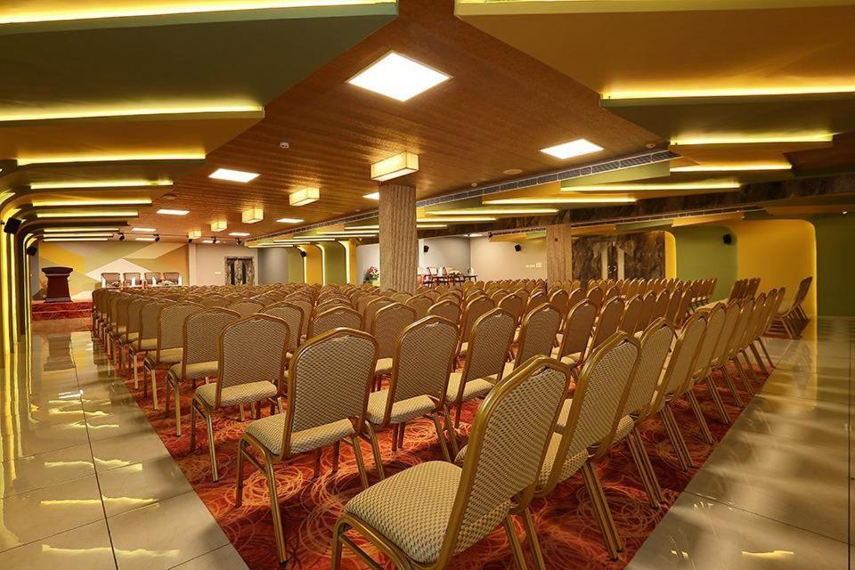 Hotel New York Square Котаям Екстериор снимка