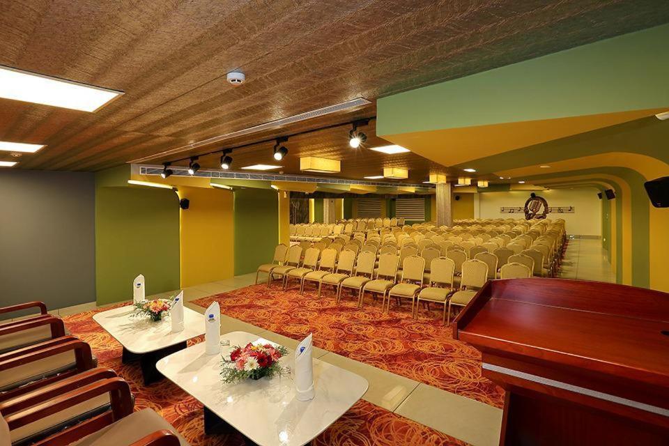 Hotel New York Square Котаям Екстериор снимка