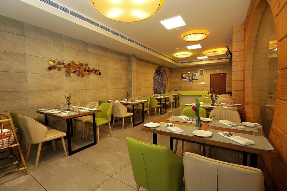 Hotel New York Square Котаям Екстериор снимка