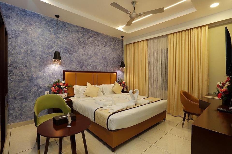 Hotel New York Square Котаям Екстериор снимка