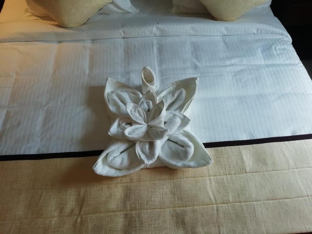 Hotel New York Square Котаям Екстериор снимка