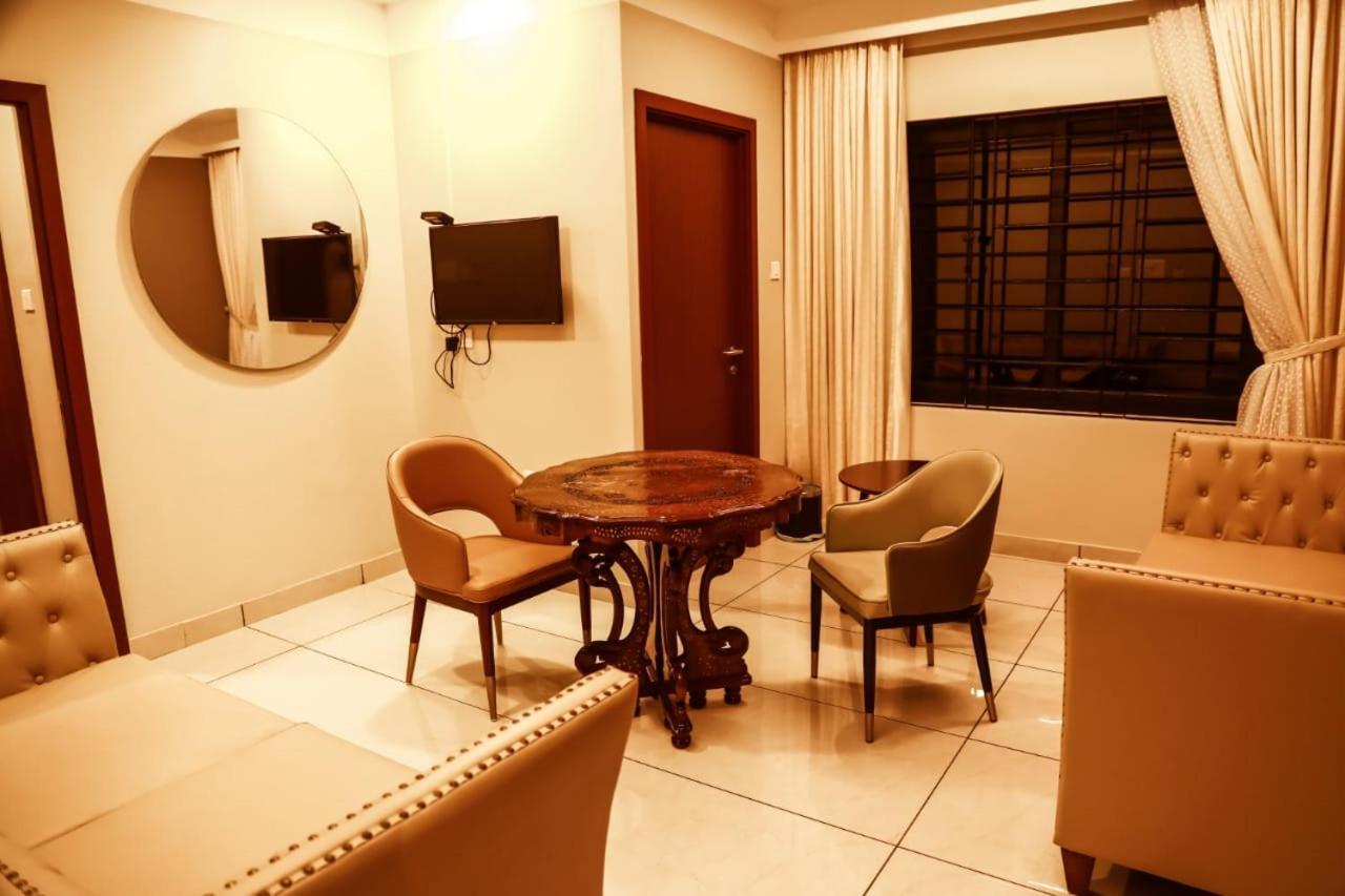 Hotel New York Square Котаям Екстериор снимка