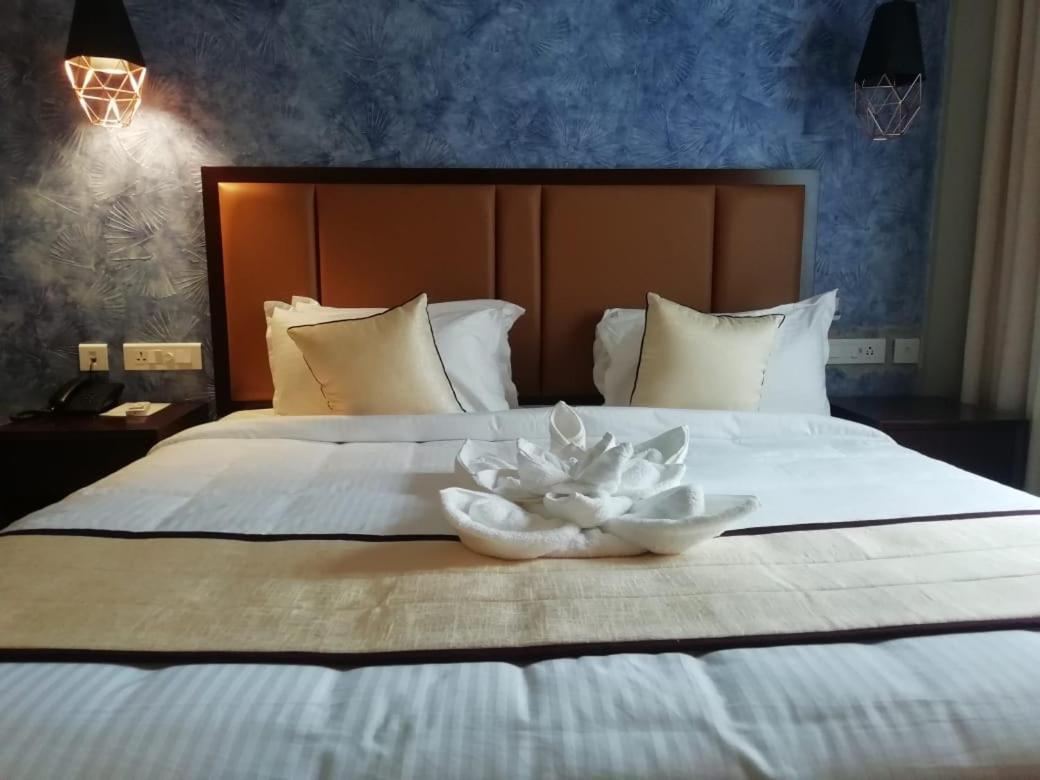 Hotel New York Square Котаям Екстериор снимка