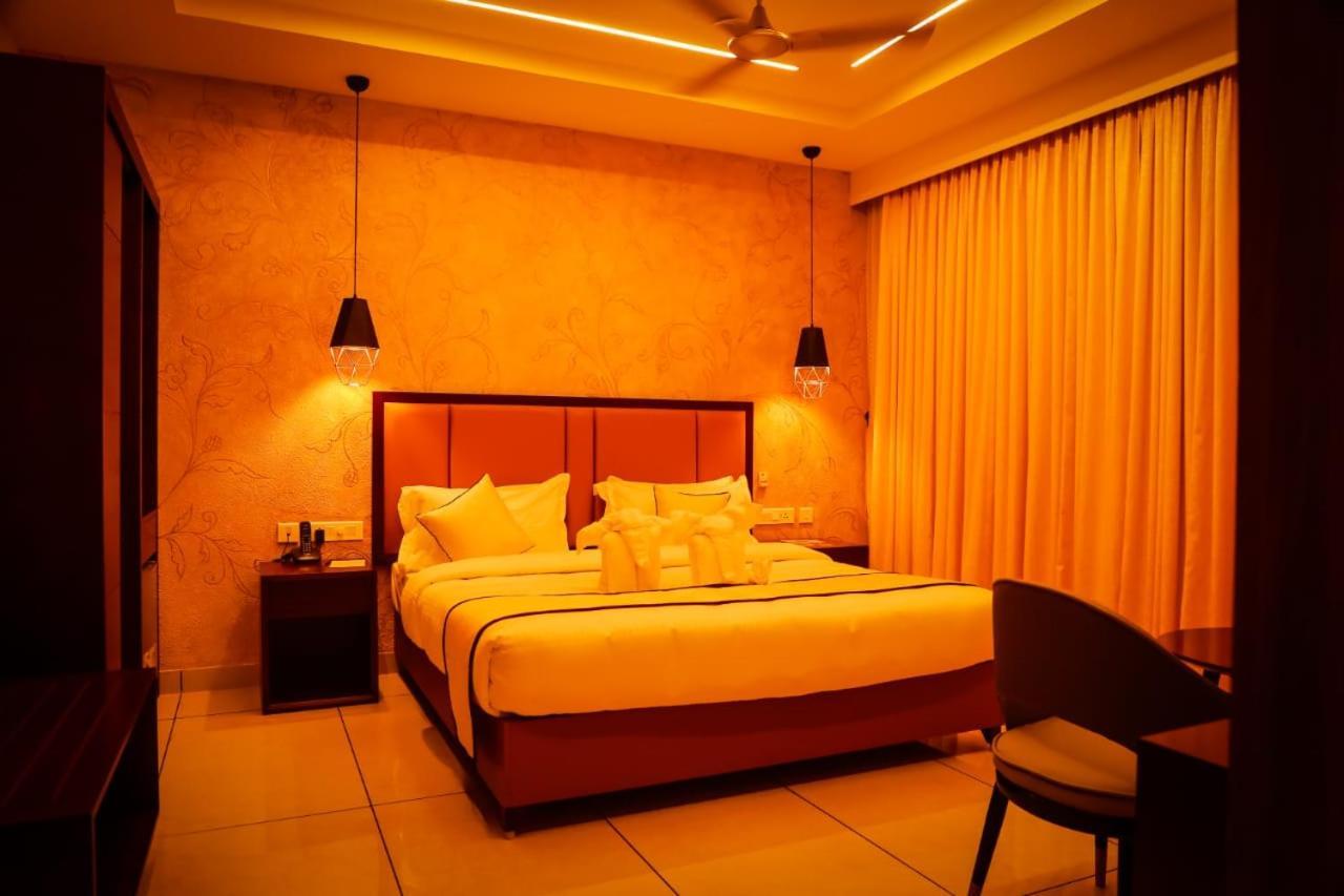 Hotel New York Square Котаям Екстериор снимка