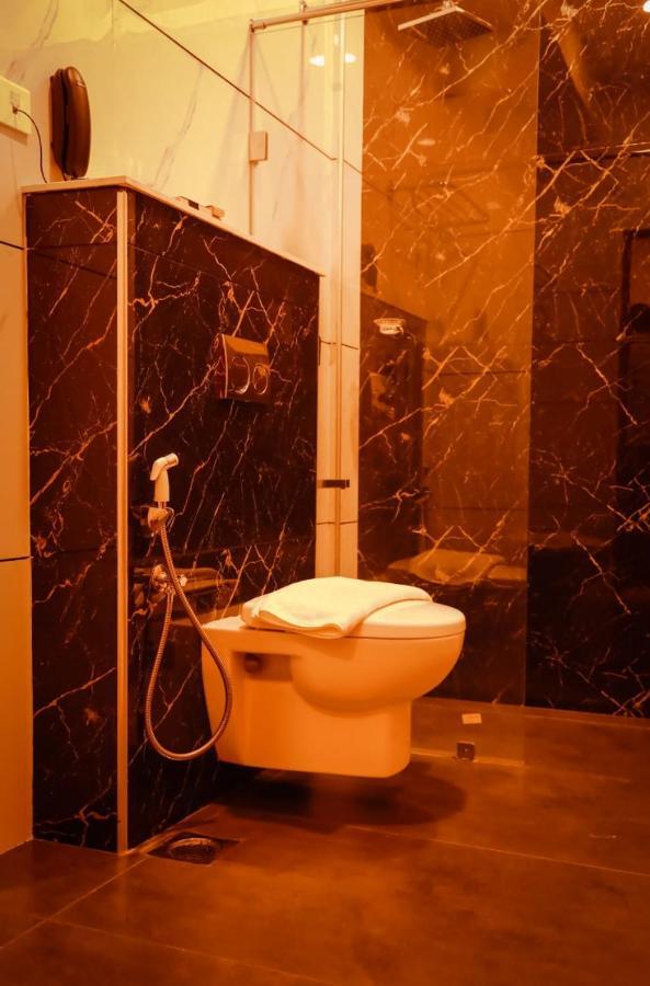 Hotel New York Square Котаям Екстериор снимка