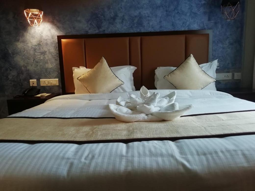 Hotel New York Square Котаям Екстериор снимка